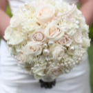 Наречена кидає букет: традиція кидання букета на весіллі. Чи можна кидати свій і як оригінально це зробити? Шукаємо альтернативу