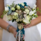 Наречена кидає букет: традиція кидання букета на весіллі. Чи можна кидати свій і як оригінально це зробити? Шукаємо альтернативу