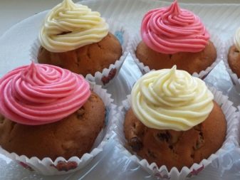 Насадка-роза для крему (13 фото): як робити трояндочки на торті кондитерської насадкою? Закриті і відкриті моделі