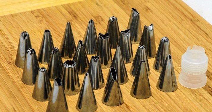 Насадка-роза для крему (13 фото): як робити трояндочки на торті кондитерської насадкою? Закриті і відкриті моделі