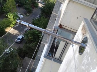 Настінні сушарки для білизни на балкон (37 фото): вибираємо розсувні і доладні балконні вішалки для сушіння, особливості кріплення на стіну висувних систем