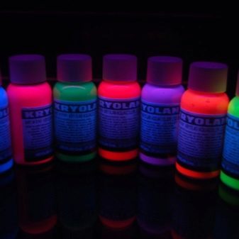 Неонова фарба для волосся: як вибрати фарбу, що світиться у темряві? Плюси і мінуси флуоресцентної фарби