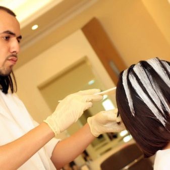 Неонова фарба для волосся: як вибрати фарбу, що світиться у темряві? Плюси і мінуси флуоресцентної фарби