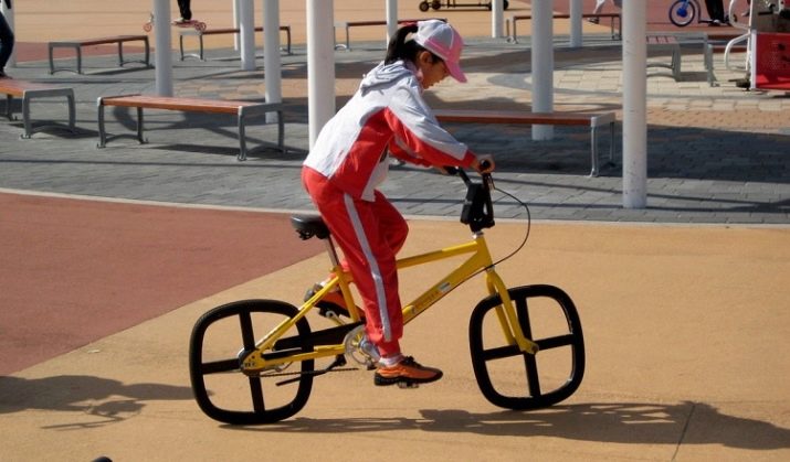 Незвичайні велосипеди (29 фото): літаючі й самі оригінальні моделі світу з кабіною, біговою доріжкою і квадратними колесами