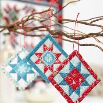 Новорічний печворк: ідеї та схеми серветок, чобітка, панно з тканини в стилі печворк, майстер-клас виробів з клаптикового шиття