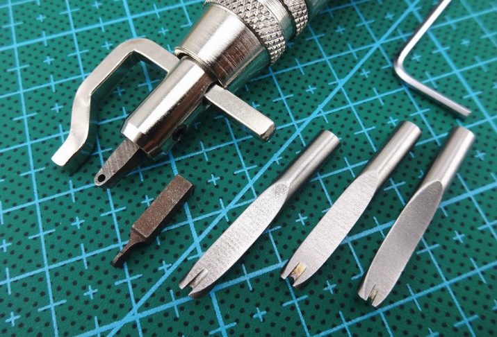 Ножі для шкіри (16 фото): кушнірські і шорні, поворотні та дискові, мездрильные, вирубні та інші види ножів для шкіри