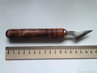 Ножі для шкіри (16 фото): кушнірські і шорні, поворотні та дискові, мездрильные, вирубні та інші види ножів для шкіри