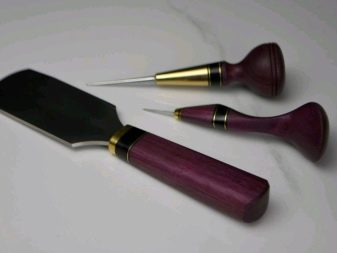 Ножі для шкіри (16 фото): кушнірські і шорні, поворотні та дискові, мездрильные, вирубні та інші види ножів для шкіри