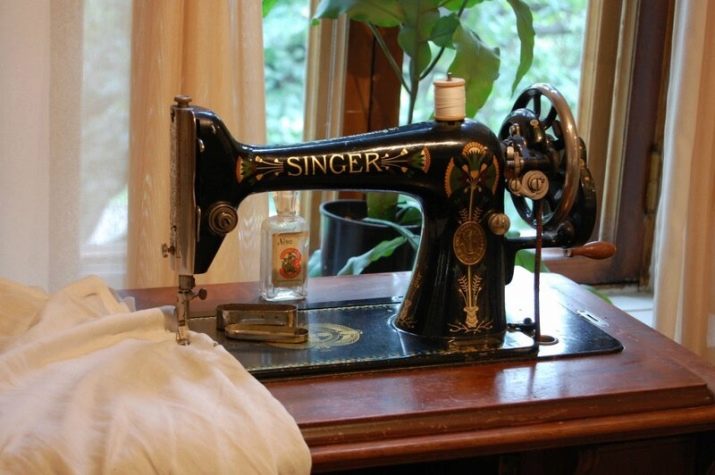Ножна швейна машина Singer: огляд старовинних машинок з приводом. Цінуються вони?