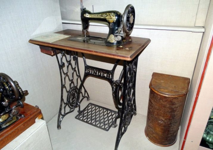 Ножна швейна машина Singer: огляд старовинних машинок з приводом. Цінуються вони?