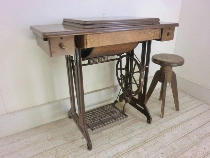 Ножна швейна машина Singer: огляд старовинних машинок з приводом. Цінуються вони?