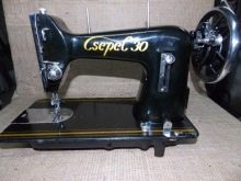 Ножна швейна машина Singer: огляд старовинних машинок з приводом. Цінуються вони?