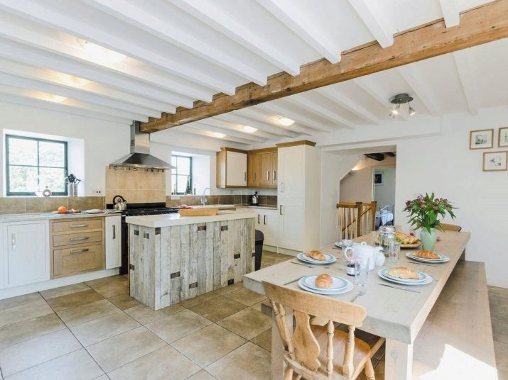 Інтер’єр кухні-їдальні в приватному будинку (59 фото: класичний дизайн і планування кухні великої, поєднаної з їдальнею