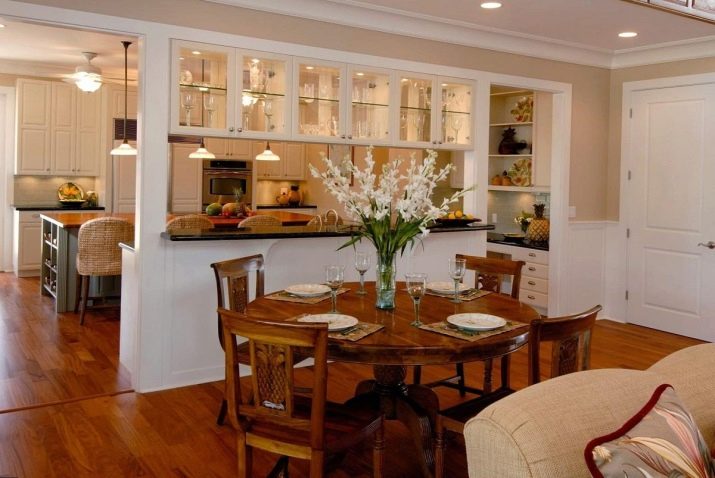 Інтер’єр кухні-їдальні в приватному будинку (59 фото: класичний дизайн і планування кухні великої, поєднаної з їдальнею