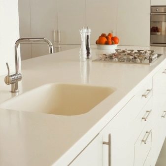 Інтер’єр кухні 9 кв. м в сучасному стилі (52 фото): особливості дизайну, цікаві ідеї