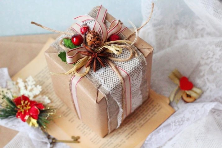 Оформлення подарунків (29 фото): як красиво і оригінально оформити коробку своїми руками і вибрати відповідні прикраси?