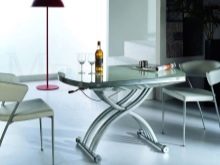 Овальний розсувний стіл на кухню (53 фото): розкладні кухонні обідні столи з масиву дерева, білі складні столи-книжки та інші моделі