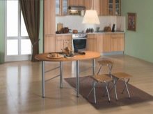 Овальний розсувний стіл на кухню (53 фото): розкладні кухонні обідні столи з масиву дерева, білі складні столи-книжки та інші моделі