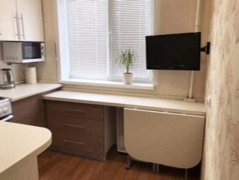 Овальний розсувний стіл на кухню (53 фото): розкладні кухонні обідні столи з масиву дерева, білі складні столи-книжки та інші моделі