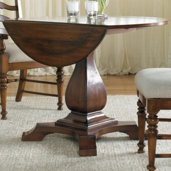 Овальний розсувний стіл на кухню (53 фото): розкладні кухонні обідні столи з масиву дерева, білі складні столи-книжки та інші моделі