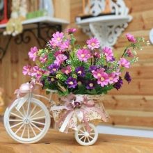 Підставка-велосипед для квітів: ковані моделі і велосипед-кашпо, підлогова декоративна квіткарка, дерев’яні та інші квіткові підставки-велосипеди