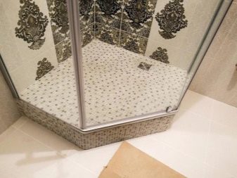 П’ятикутні душові кабіни: 90х90, 100х100 см і інших розмірів. Приклади в інтер’єрі