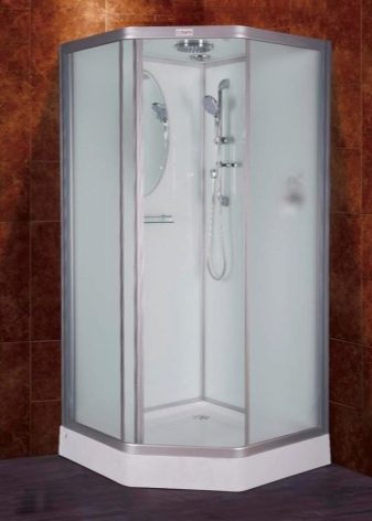 П’ятикутні душові кабіни: 90х90, 100х100 см і інших розмірів. Приклади в інтер’єрі