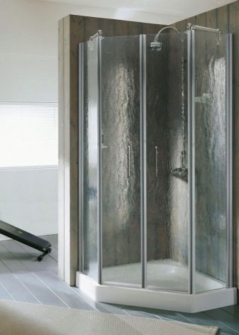 П’ятикутні душові кабіни: 90х90, 100х100 см і інших розмірів. Приклади в інтер’єрі