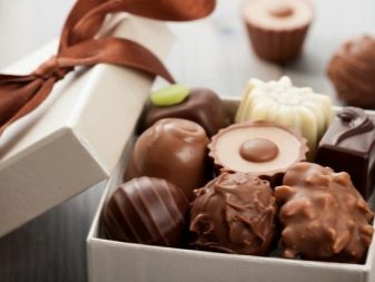 Пам’ятний подарунок колезі при звільненні: сувеніри та інші ідеї подарунка на прощання колезі, що йде на пенсію