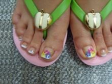 Педикюр френч (106 фото): красивий кольоровий французький дизайн в білих і рожевих або червоних відтінках на ногах