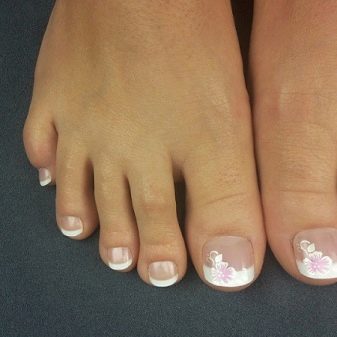 Педикюр френч (106 фото): красивий кольоровий французький дизайн в білих і рожевих або червоних відтінках на ногах