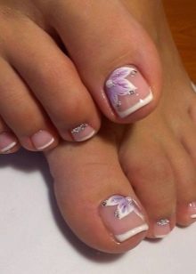 Педикюр френч (106 фото): красивий кольоровий французький дизайн в білих і рожевих або червоних відтінках на ногах