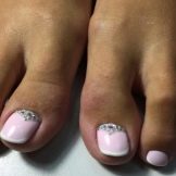Педикюр френч (106 фото): красивий кольоровий французький дизайн в білих і рожевих або червоних відтінках на ногах