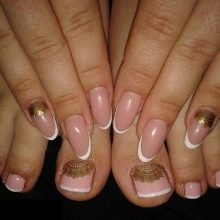 Педикюр френч (106 фото): красивий кольоровий французький дизайн в білих і рожевих або червоних відтінках на ногах