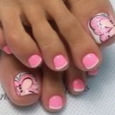 Педикюр френч (106 фото): красивий кольоровий французький дизайн в білих і рожевих або червоних відтінках на ногах