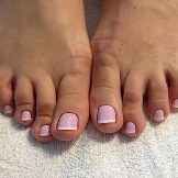 Педикюр френч (106 фото): красивий кольоровий французький дизайн в білих і рожевих або червоних відтінках на ногах