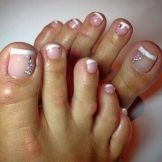 Педикюр френч (106 фото): красивий кольоровий французький дизайн в білих і рожевих або червоних відтінках на ногах