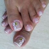 Педикюр френч (106 фото): красивий кольоровий французький дизайн в білих і рожевих або червоних відтінках на ногах