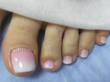 Педикюр френч (106 фото): красивий кольоровий французький дизайн в білих і рожевих або червоних відтінках на ногах