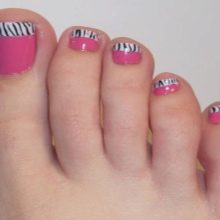 Педикюр френч (106 фото): красивий кольоровий французький дизайн в білих і рожевих або червоних відтінках на ногах