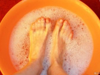 Педикюр френч (106 фото): красивий кольоровий французький дизайн в білих і рожевих або червоних відтінках на ногах