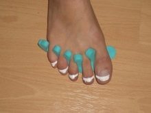 Педикюр френч (106 фото): красивий кольоровий французький дизайн в білих і рожевих або червоних відтінках на ногах