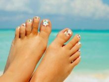 Педикюр на море (62 фото): як зробити гарний пляжний педикюр в одному стилі? Ідеї дизайну у відпустку