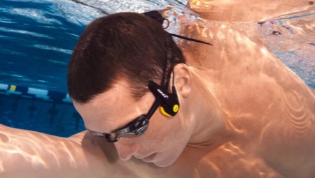 Плеєр для басейну: огляд водонепроникних моделей для плавання, Speedo, Sony та інші бренди. Як вибрати?