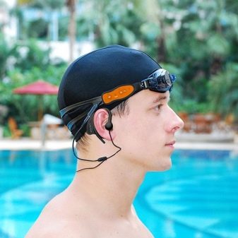 Плеєр для басейну: огляд водонепроникних моделей для плавання, Speedo, Sony та інші бренди. Як вибрати?