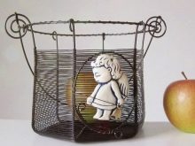 Плетіння з дроту своїми руками: схеми для початківців, візерунки з мідної і кольорового дроту з намистинами, кошики та сітки, брелоки