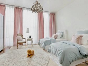 Поєднання штор і шпалер в спальні (46 фото): які штори підійдуть до рожевим і персиковим, золотавим і жовтим, темним коричневим і іншим шпалер?