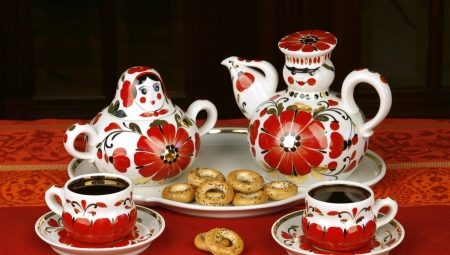 Подарунки для кухні: можна дарувати посуд? Як можна вручити кухонний набір, фартух і сувенір?