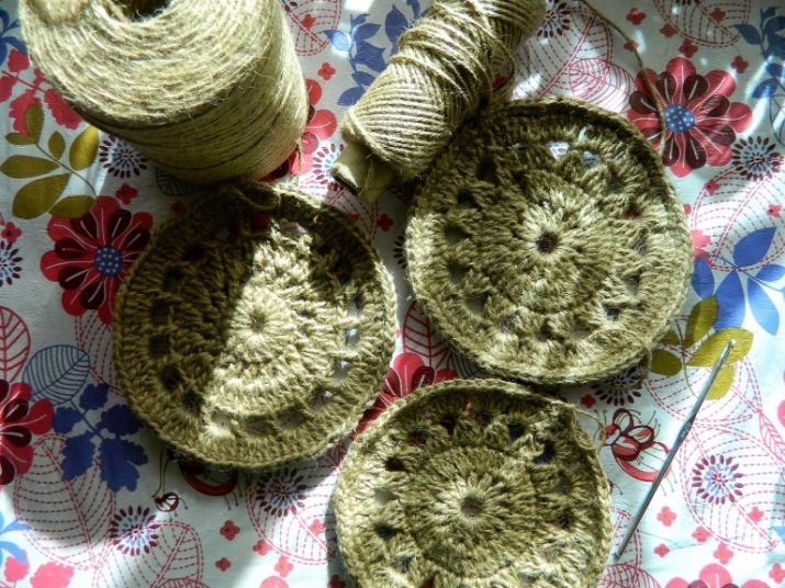 Подарунки для кухні: можна дарувати посуд? Як можна вручити кухонний набір, фартух і сувенір?