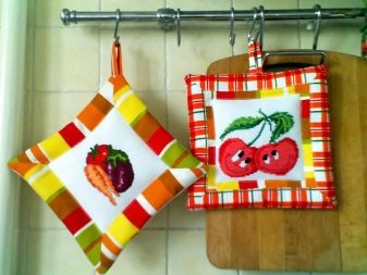 Подарунки для кухні: можна дарувати посуд? Як можна вручити кухонний набір, фартух і сувенір?